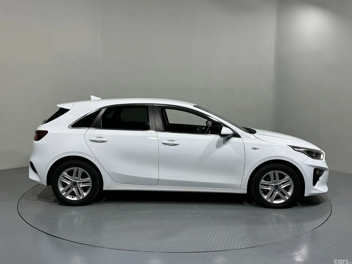 Kia Ceed Hatchback, Petrol, 2021, White