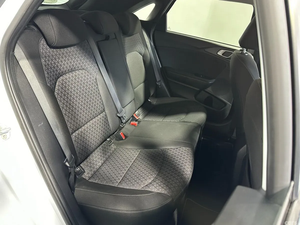 Kia Ceed Hatchback, Petrol, 2021, White