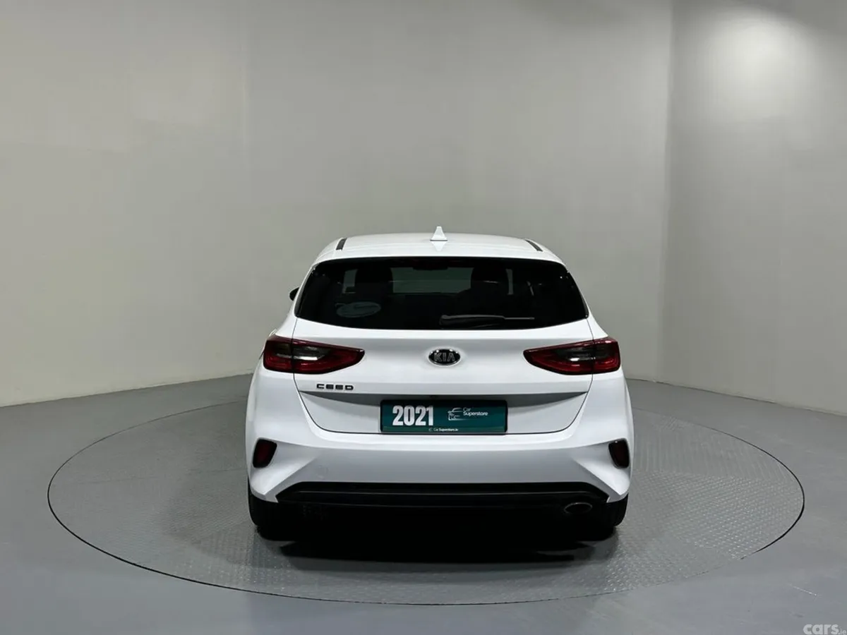 Kia Ceed Hatchback, Petrol, 2021, White