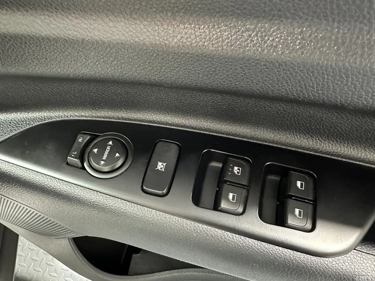 Kia Stonic SUV, Petrol, 2026, White