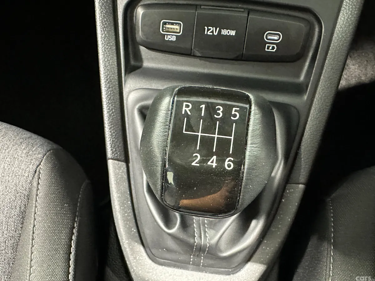 Kia Stonic SUV, Petrol, 2026, White