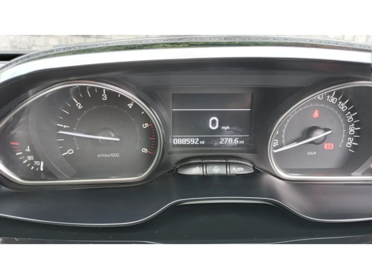 Peugeot 2008 Estate, Diesel, 2017, Grey