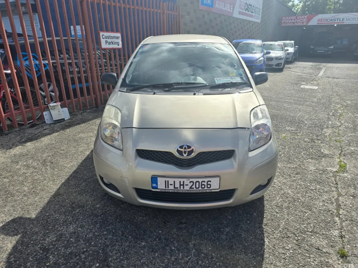 Toyota Yaris Hatchback, Petrol, 2011, Gold