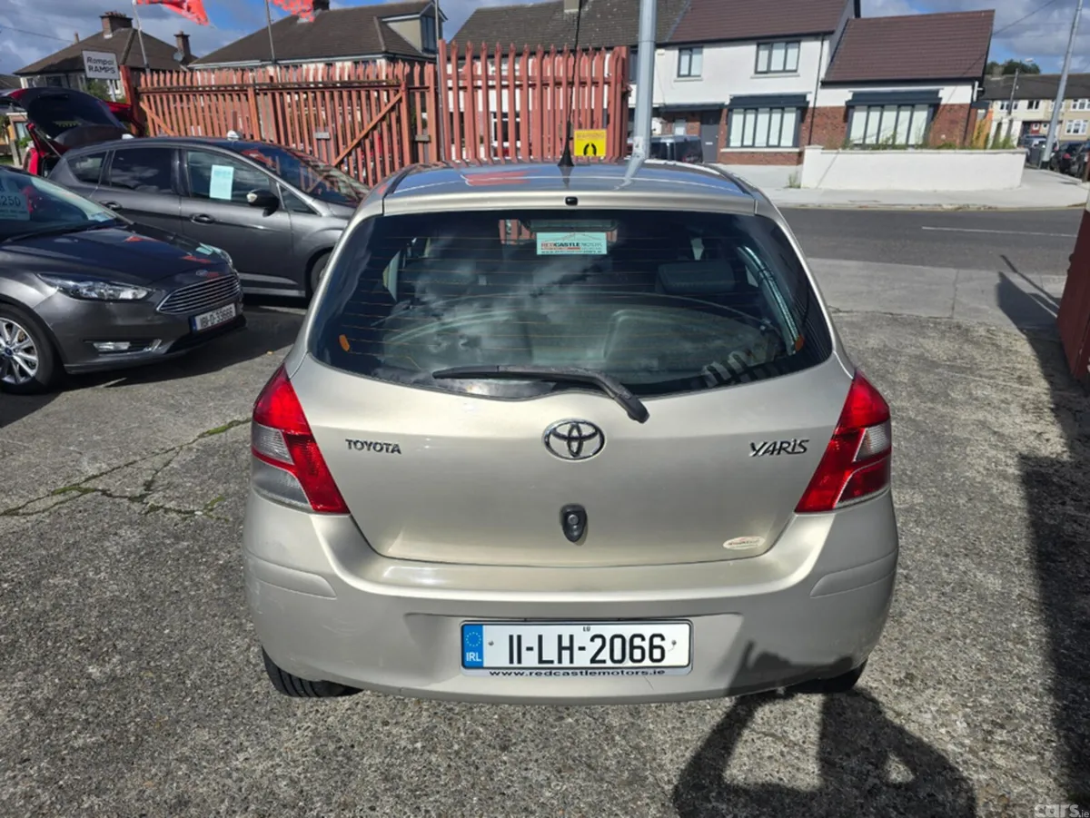 Toyota Yaris Hatchback, Petrol, 2011, Gold