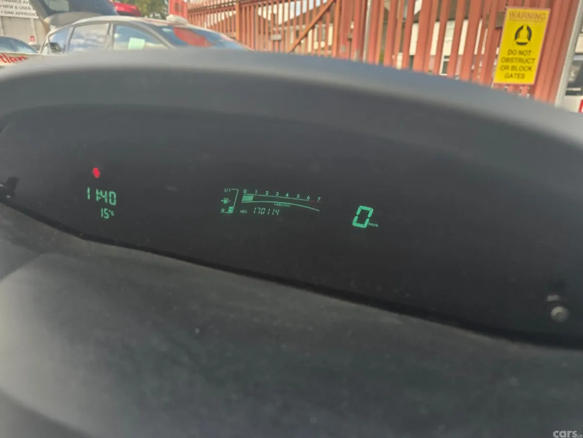 Toyota Yaris Hatchback, Petrol, 2011, Gold