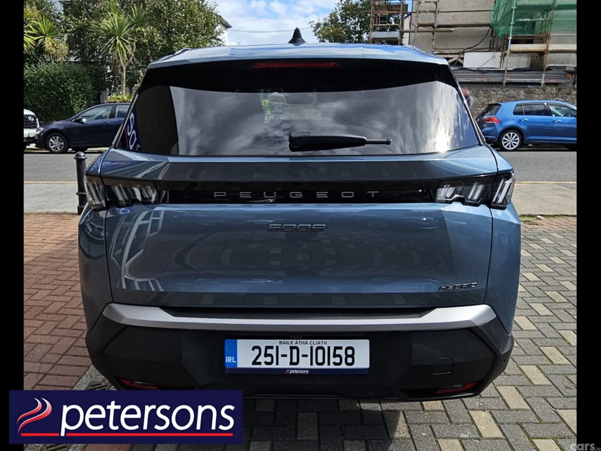 Peugeot 5008 MPV, Petrol Hybrid, 2025, Blue