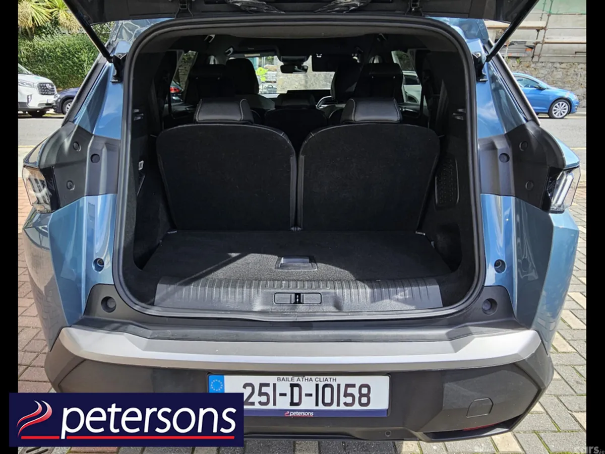 Peugeot 5008 MPV, Petrol Hybrid, 2025, Blue