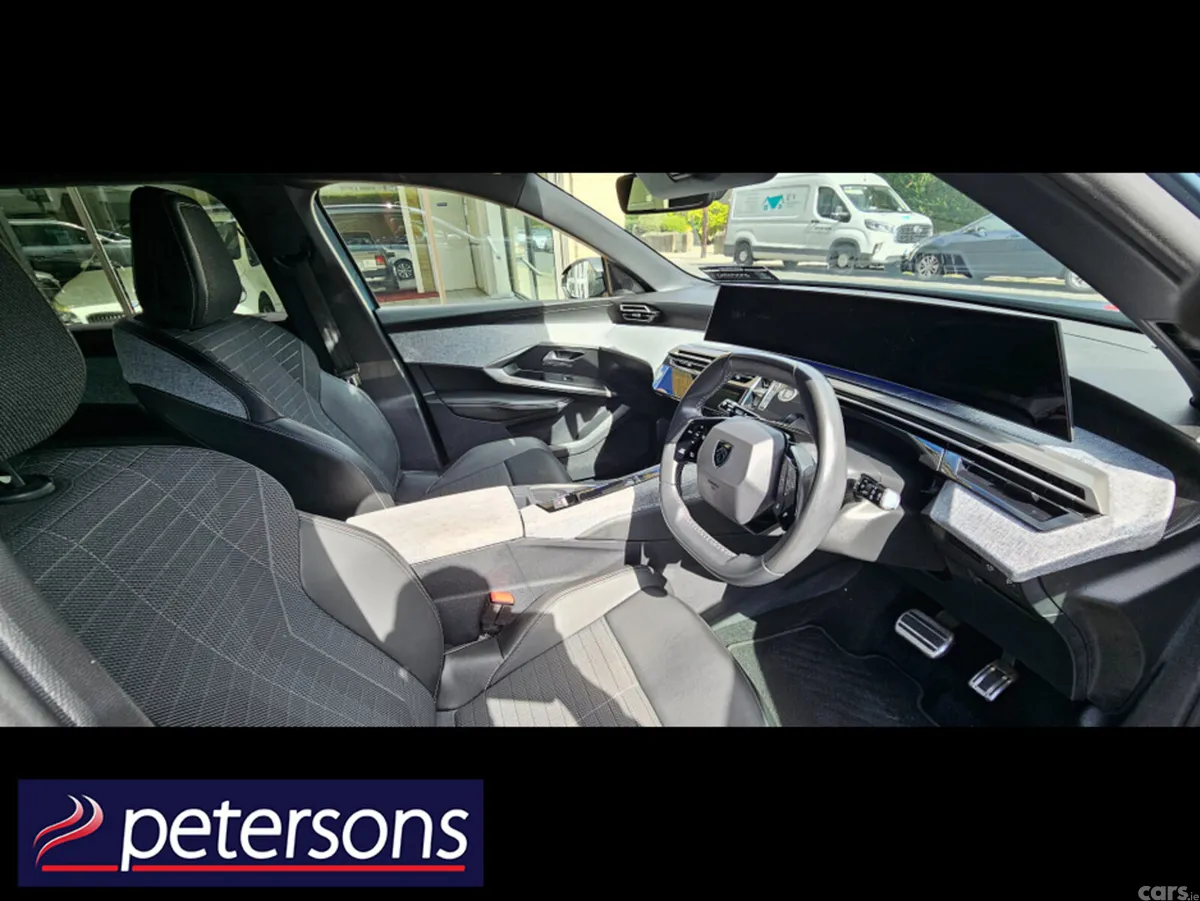 Peugeot 5008 MPV, Petrol Hybrid, 2025, Blue