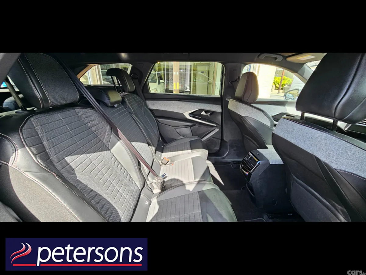 Peugeot 5008 MPV, Petrol Hybrid, 2025, Blue
