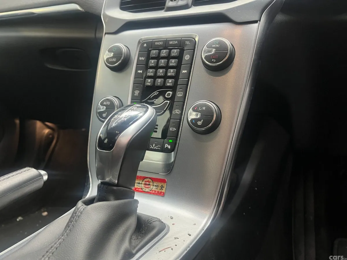 Volvo V40 Estate, Diesel, 2018, Black