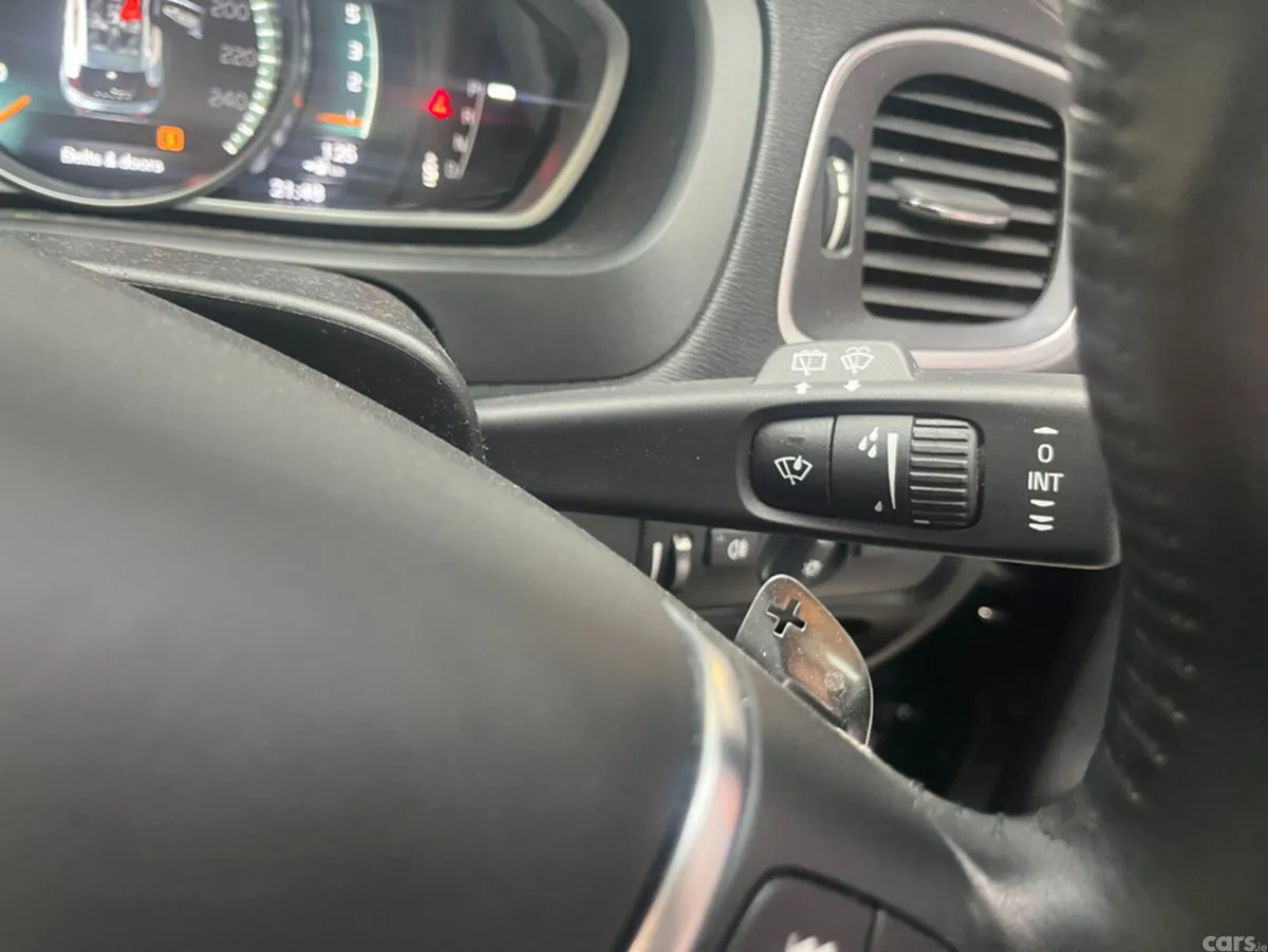 Volvo V40 Estate, Diesel, 2018, Black