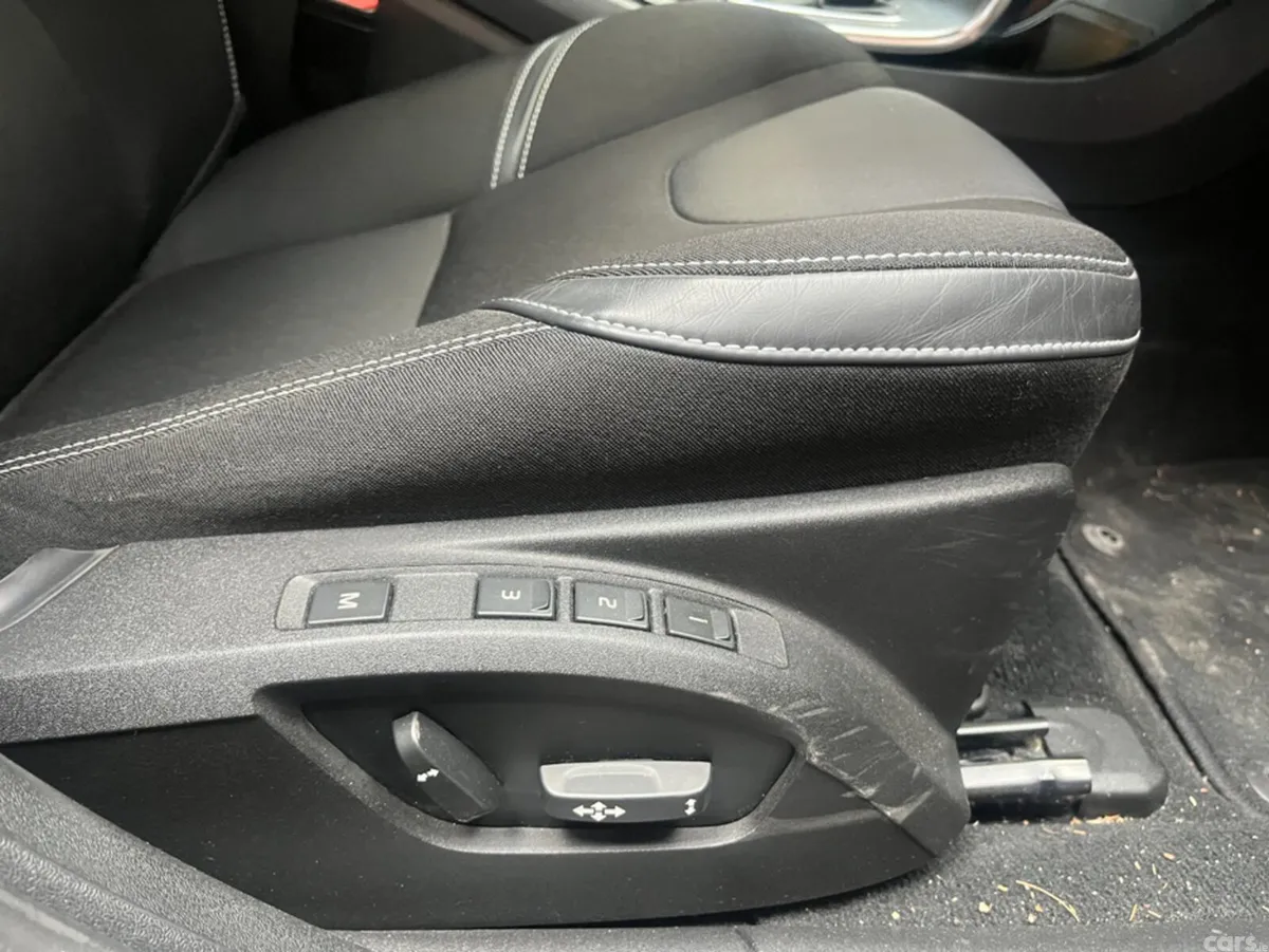 Volvo V40 Estate, Diesel, 2018, Black