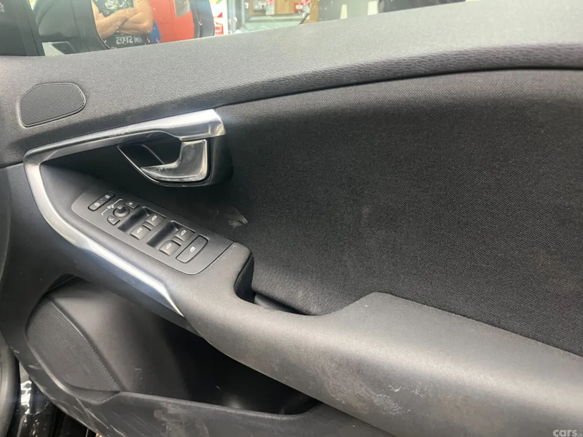 Volvo V40 Estate, Diesel, 2018, Black