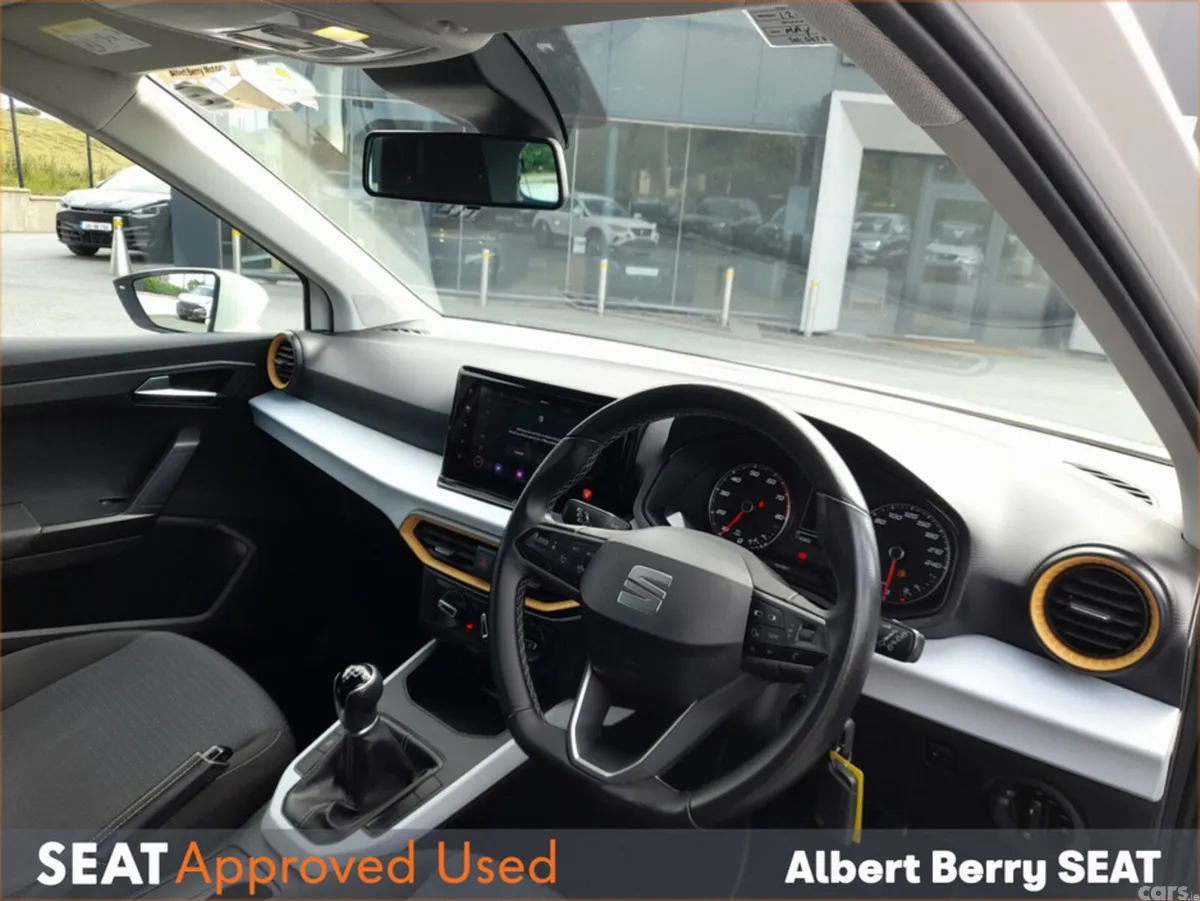 SEAT Arona Hatchback, Petrol, 2022, White
