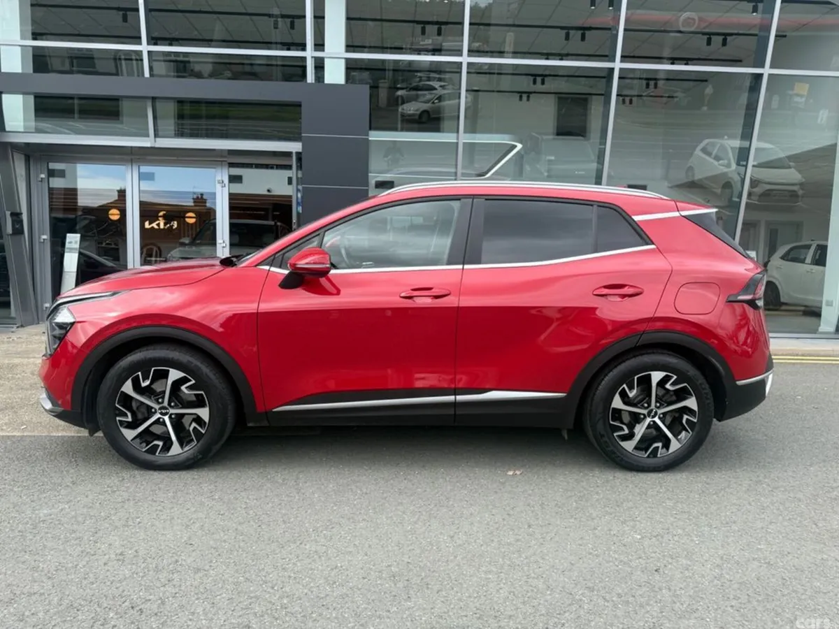 Kia Sportage MPV, Diesel Hybrid, 2023, Red