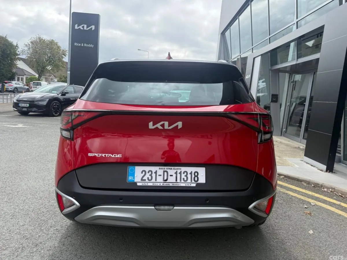 Kia Sportage MPV, Diesel Hybrid, 2023, Red