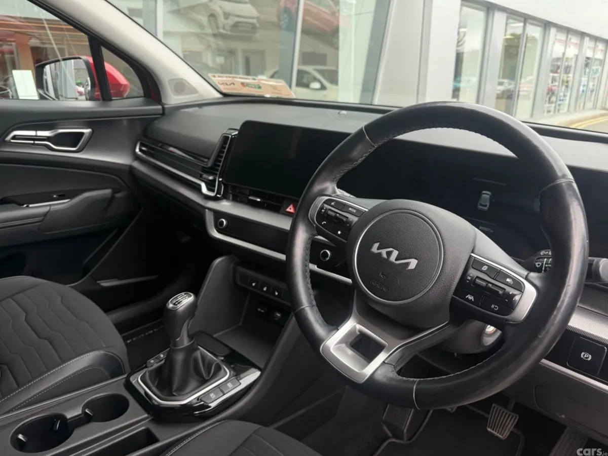 Kia Sportage MPV, Diesel Hybrid, 2023, Red