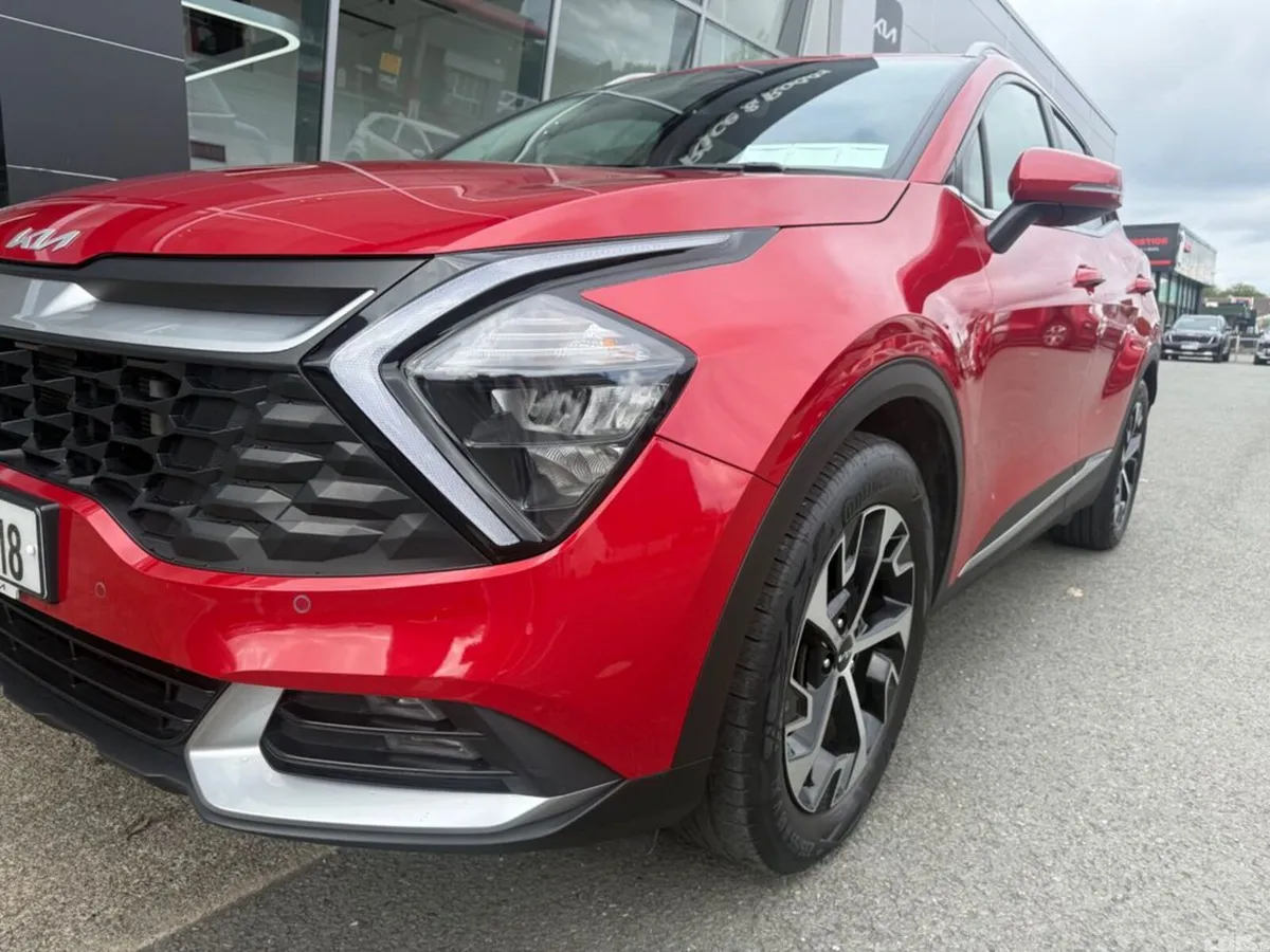 Kia Sportage MPV, Diesel Hybrid, 2023, Red