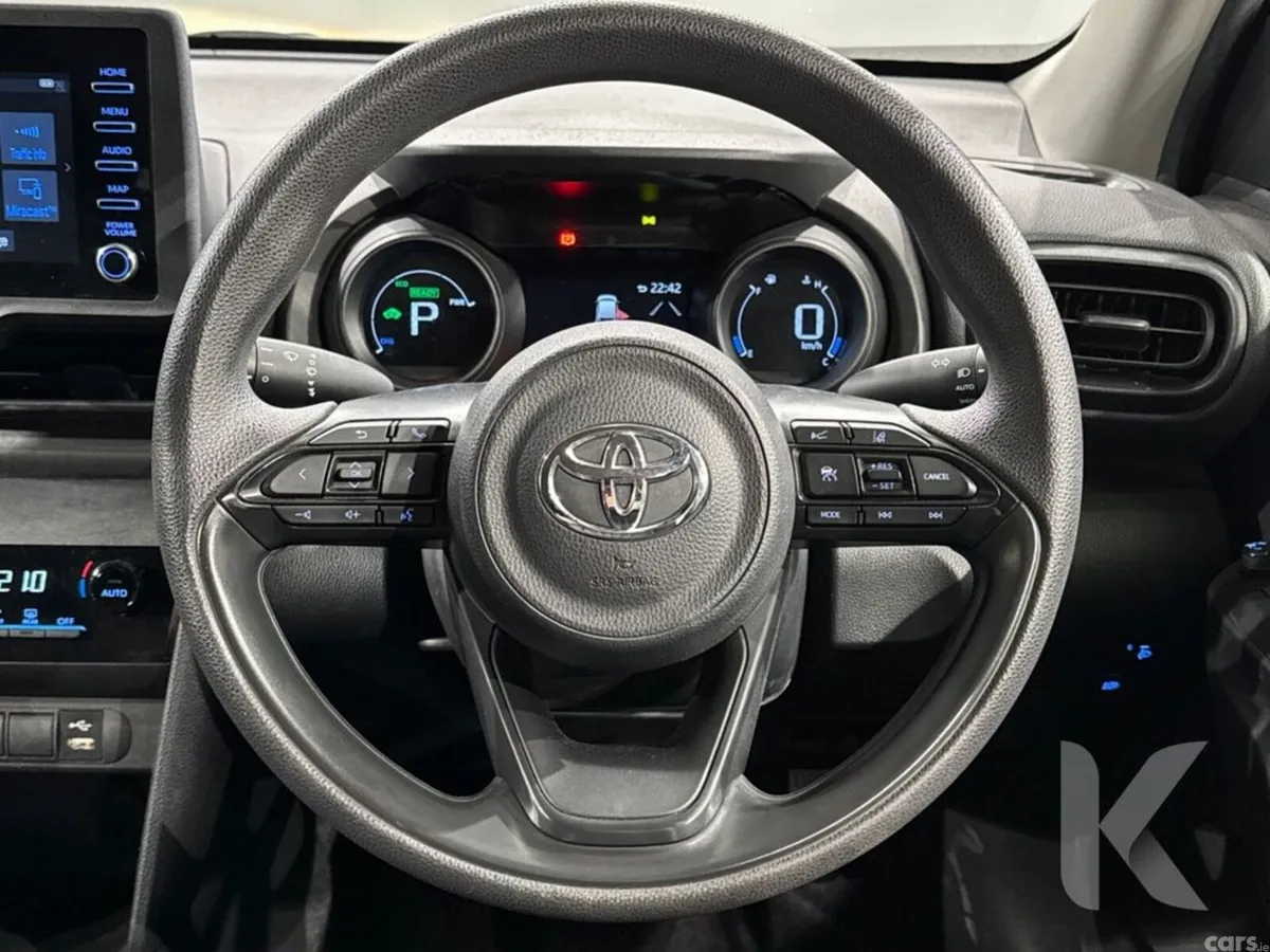 Toyota Yaris Cross SUV, Petrol Hybrid, 2022, Silver