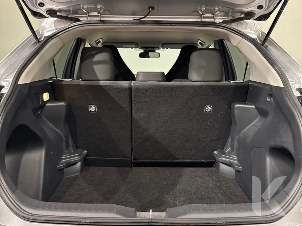 Toyota Yaris Cross SUV, Petrol Hybrid, 2022, Silver
