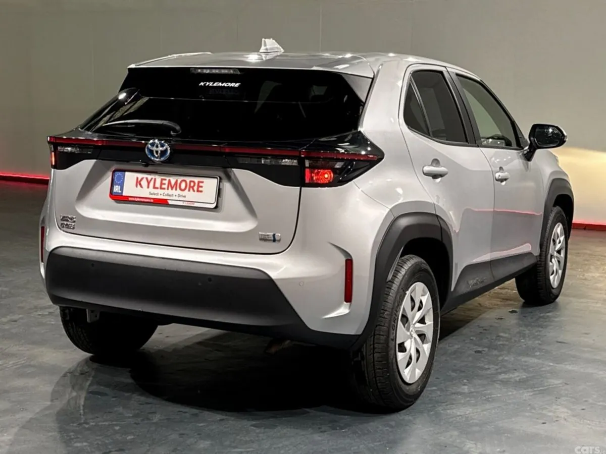 Toyota Yaris Cross SUV, Petrol Hybrid, 2022, Silver