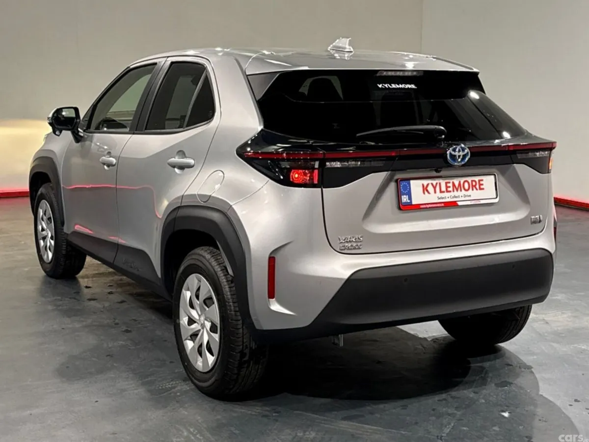 Toyota Yaris Cross SUV, Petrol Hybrid, 2022, Silver