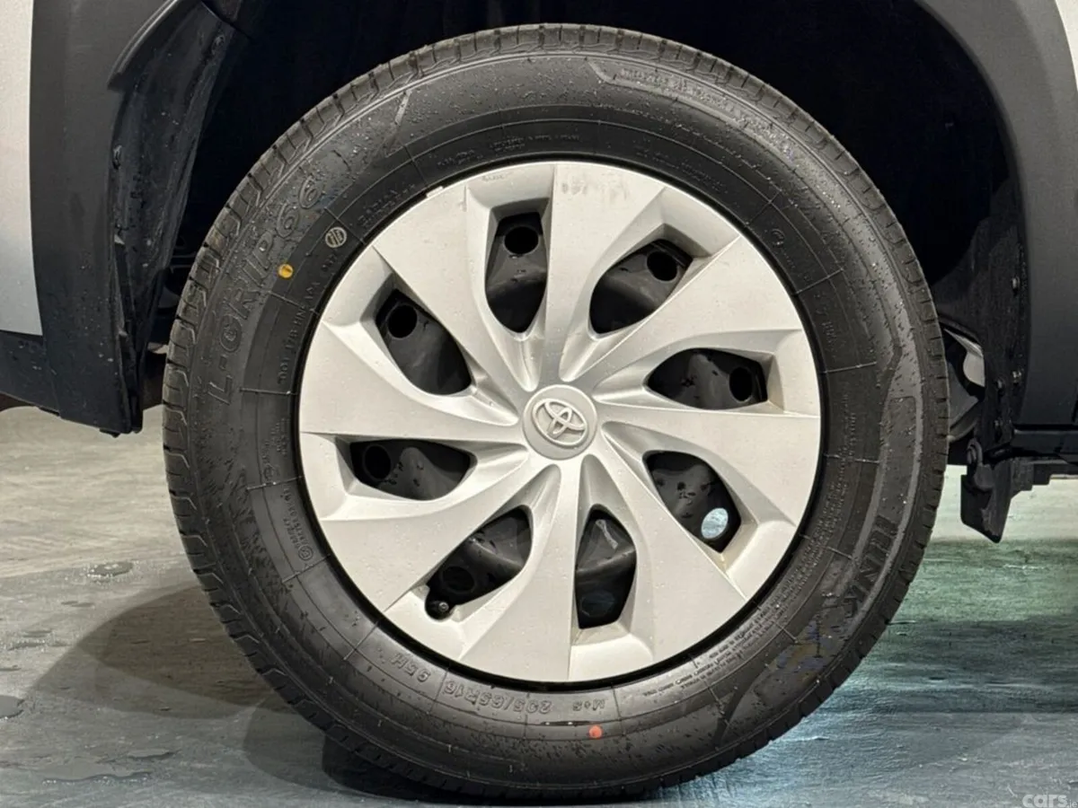 Toyota Yaris Cross SUV, Petrol Hybrid, 2022, Silver