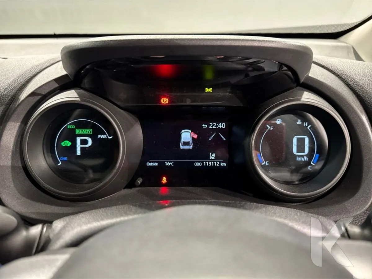 Toyota Yaris Cross SUV, Petrol Hybrid, 2022, Silver