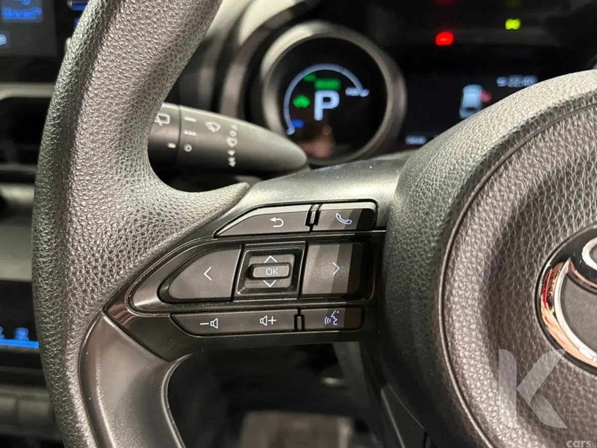 Toyota Yaris Cross SUV, Petrol Hybrid, 2022, Silver