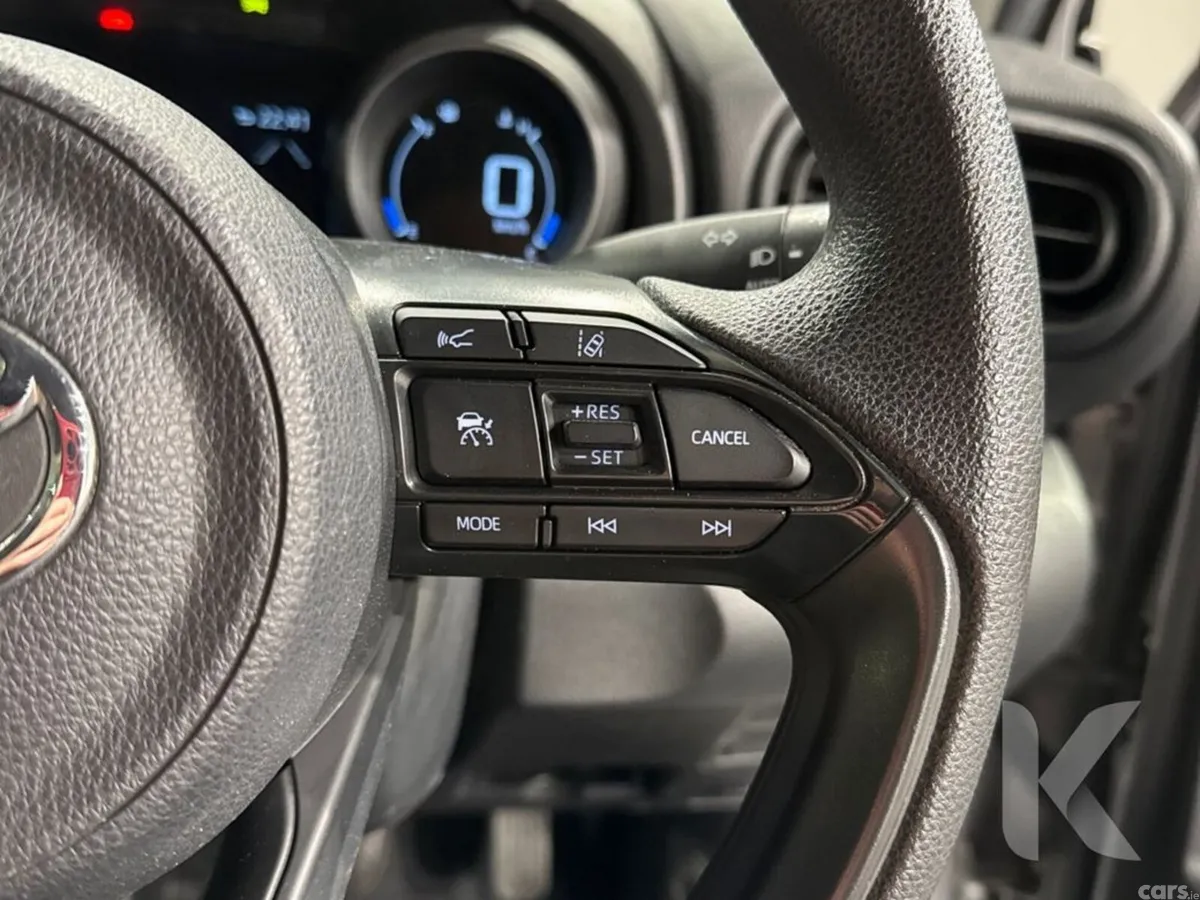 Toyota Yaris Cross SUV, Petrol Hybrid, 2022, Silver