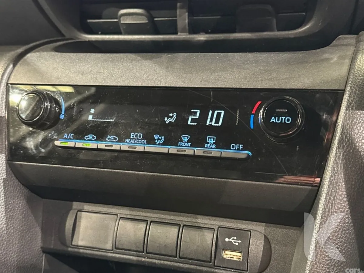 Toyota Yaris Cross SUV, Petrol Hybrid, 2022, Silver