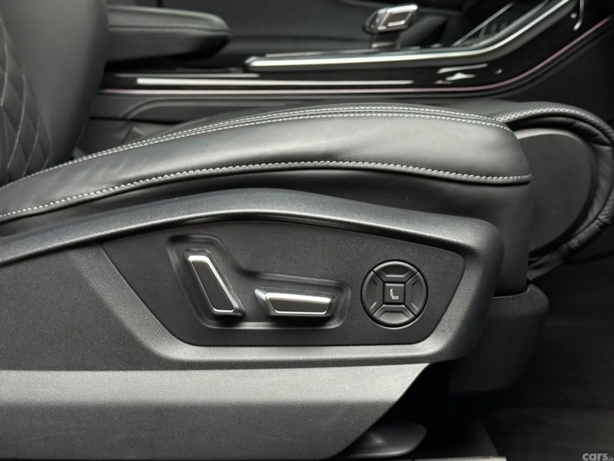 Audi Q7 SUV, Petrol Plug-in Hybrid, 2025, Blue