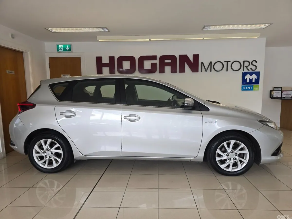 Toyota Auris Hatchback, Petrol Hybrid, 2018, Silver