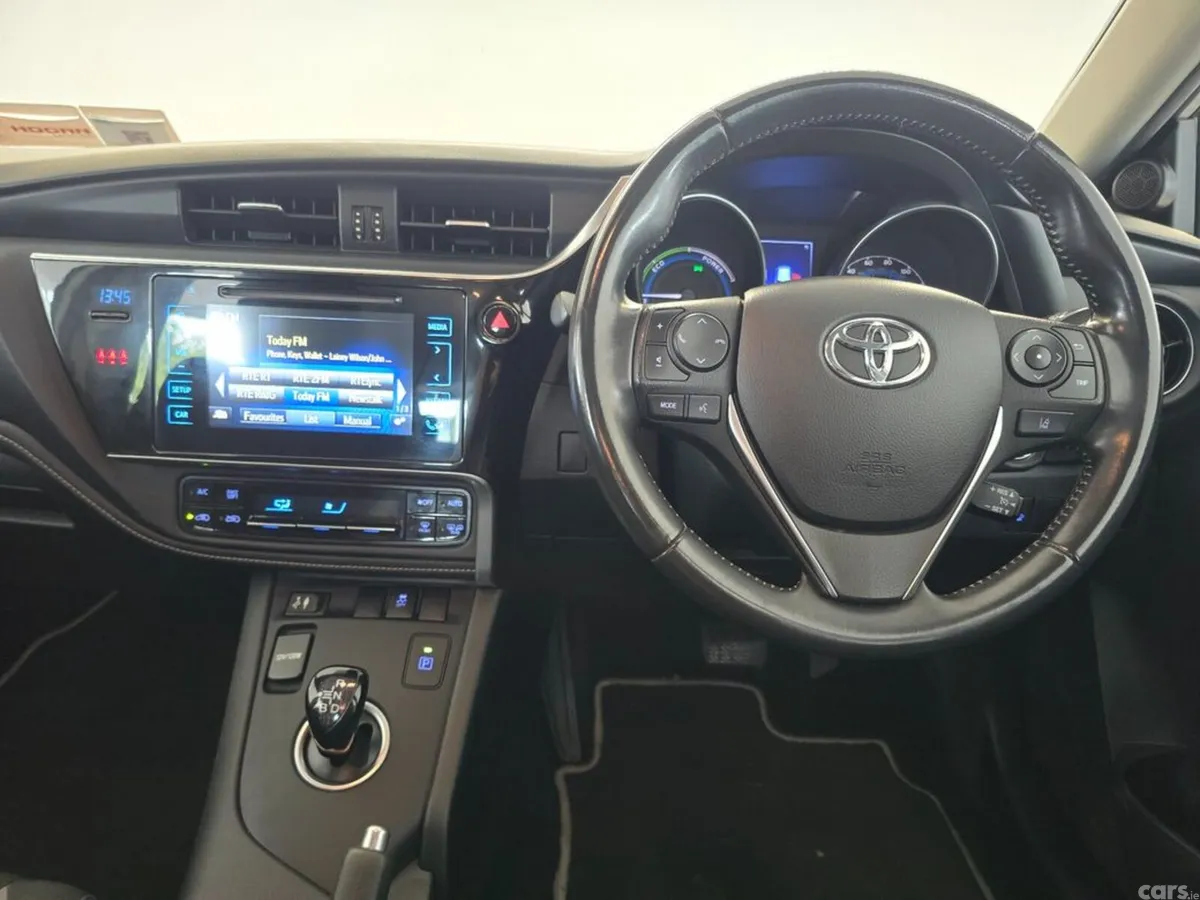 Toyota Auris Hatchback, Petrol Hybrid, 2018, Silver