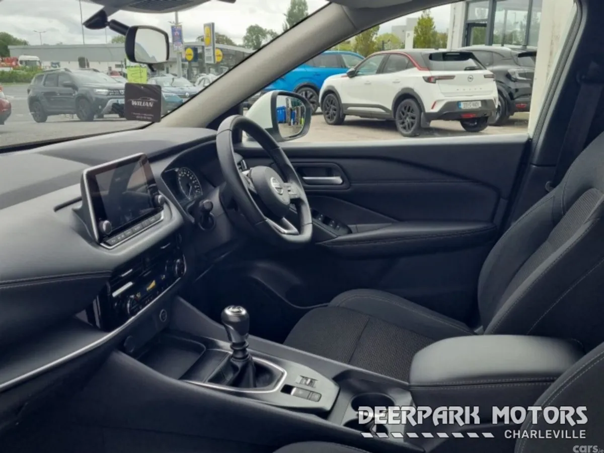 Nissan Qashqai MPV, Petrol, 2022, White