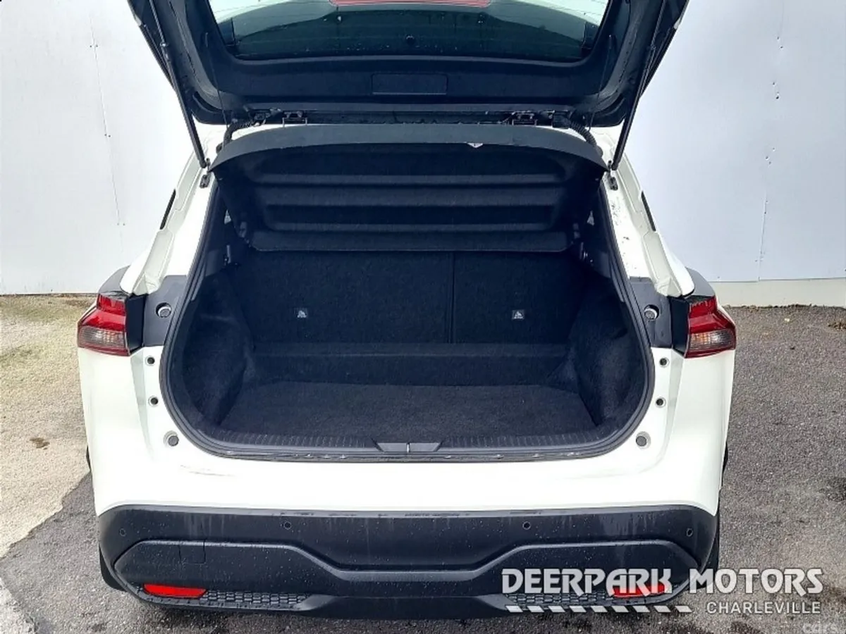 Nissan Qashqai MPV, Petrol, 2022, White