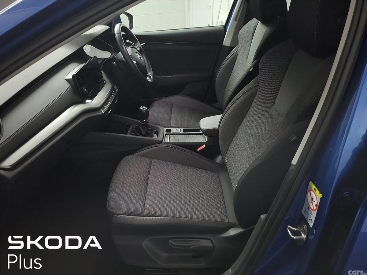 Skoda Octavia Saloon, Petrol, 2023, Blue