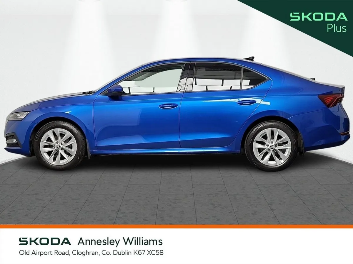 Skoda Octavia Saloon, Petrol, 2023, Blue