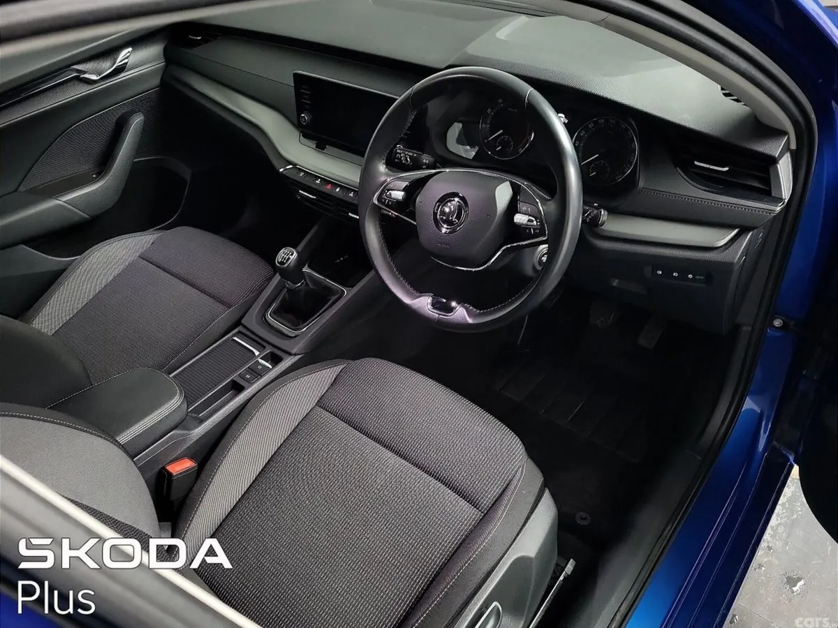 Skoda Octavia Saloon, Petrol, 2023, Blue