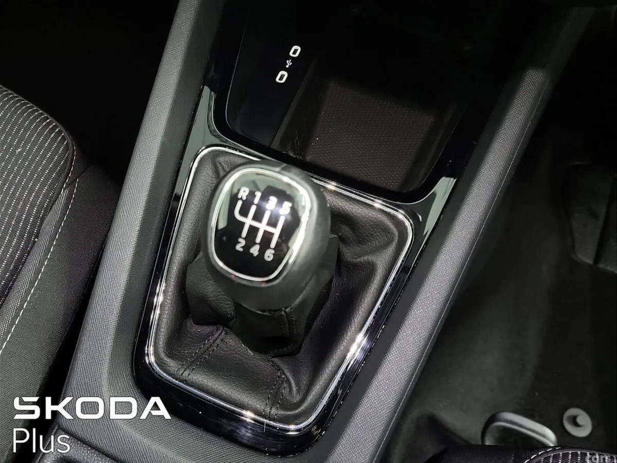 Skoda Octavia Saloon, Petrol, 2023, Blue