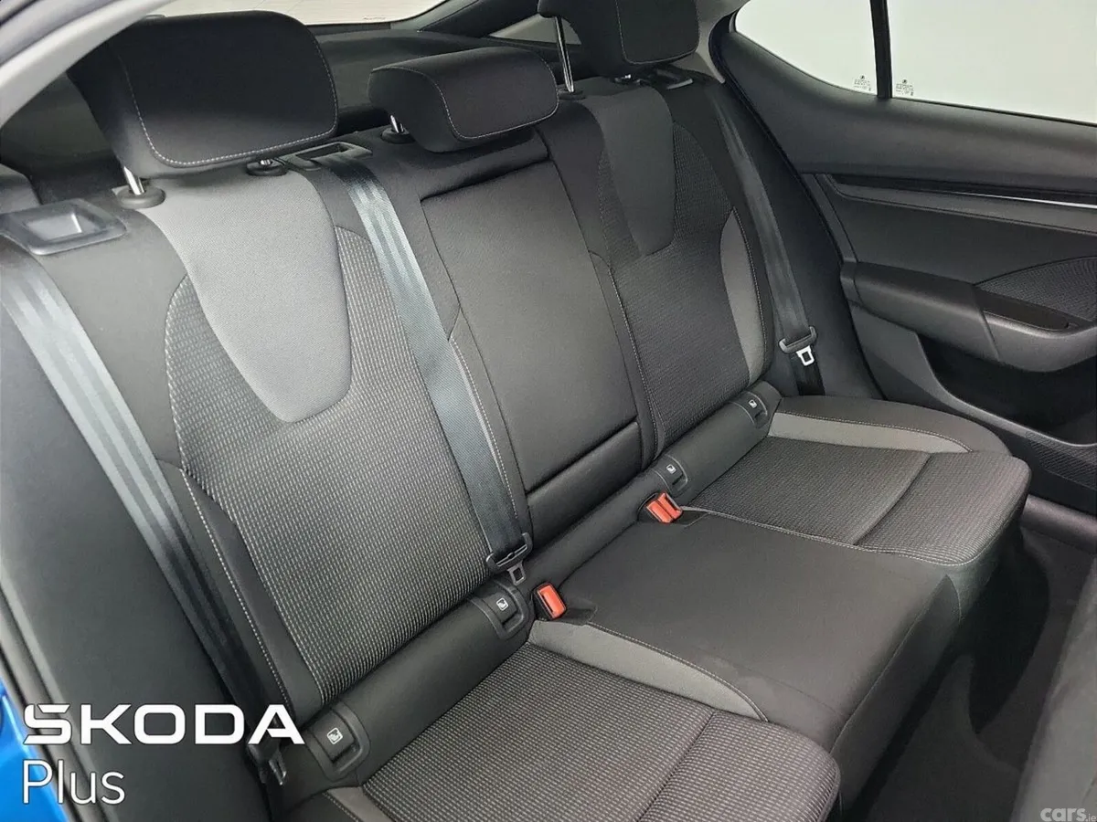 Skoda Octavia Saloon, Petrol, 2023, Blue