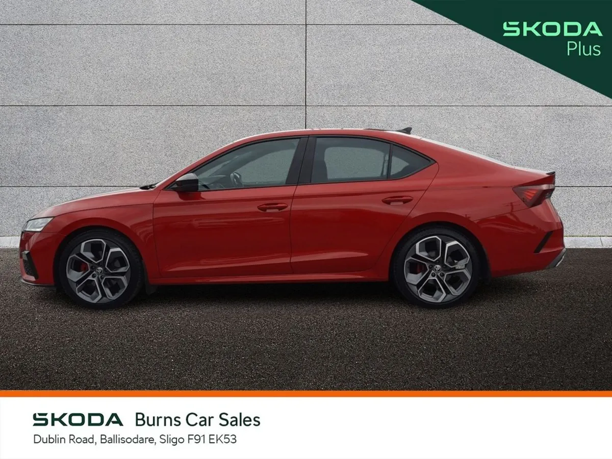 Skoda Octavia Saloon, Diesel, 2024, Red