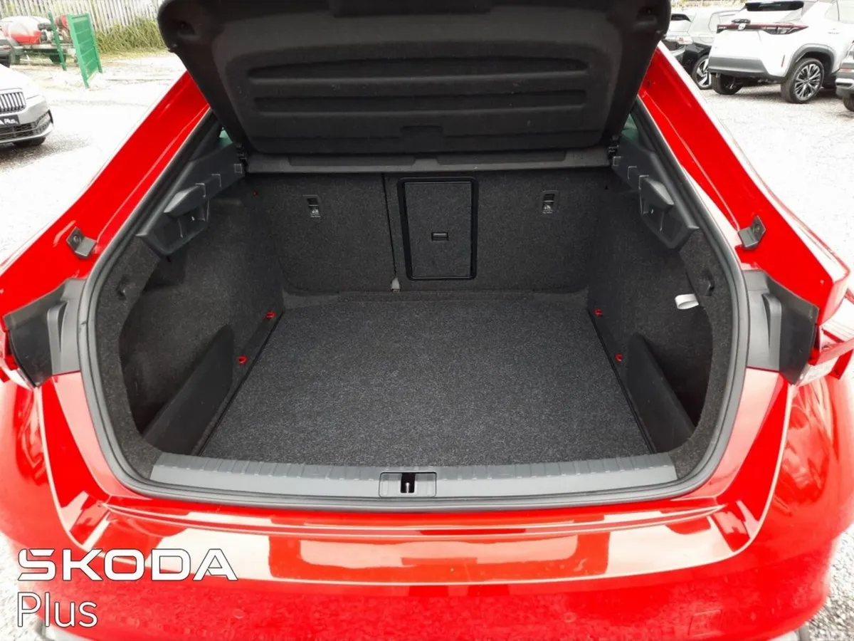 Skoda Octavia Saloon, Diesel, 2024, Red