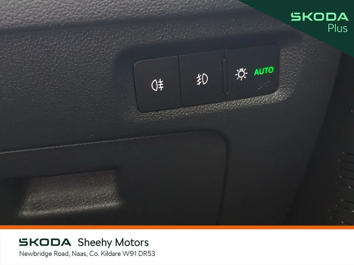 Skoda Octavia Saloon, Diesel, 2024, Grey
