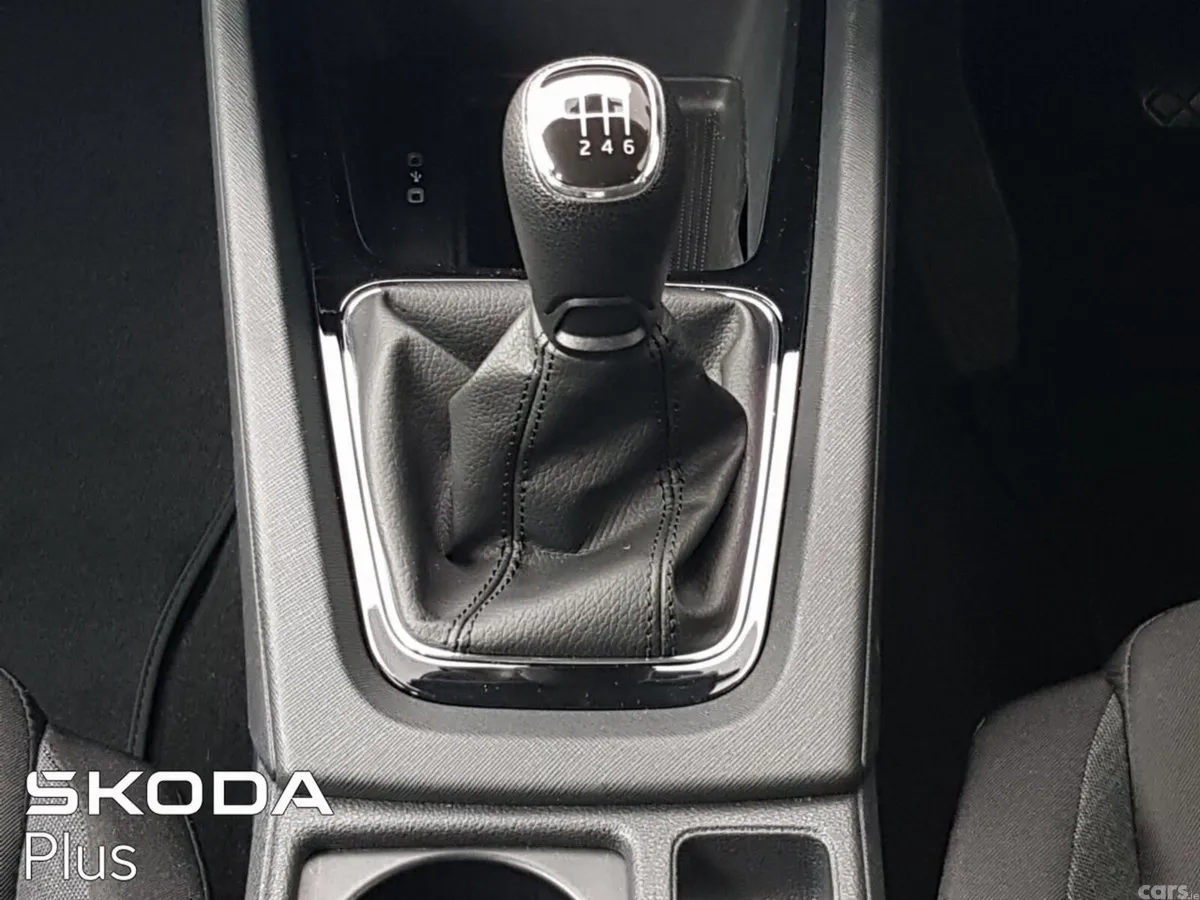 Skoda Octavia Saloon, Petrol, 2023, Blue