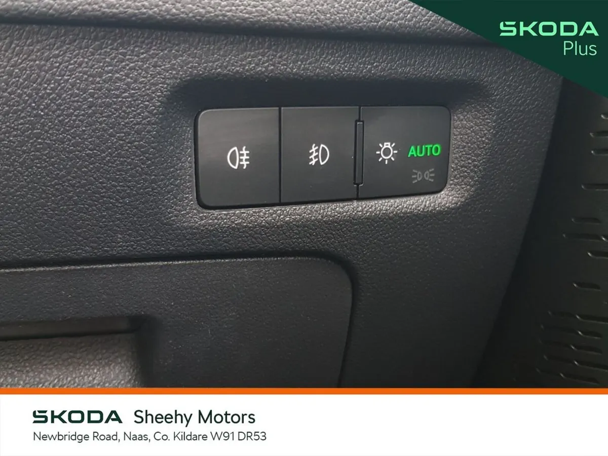 Skoda Octavia Saloon, Diesel, 2023, Grey