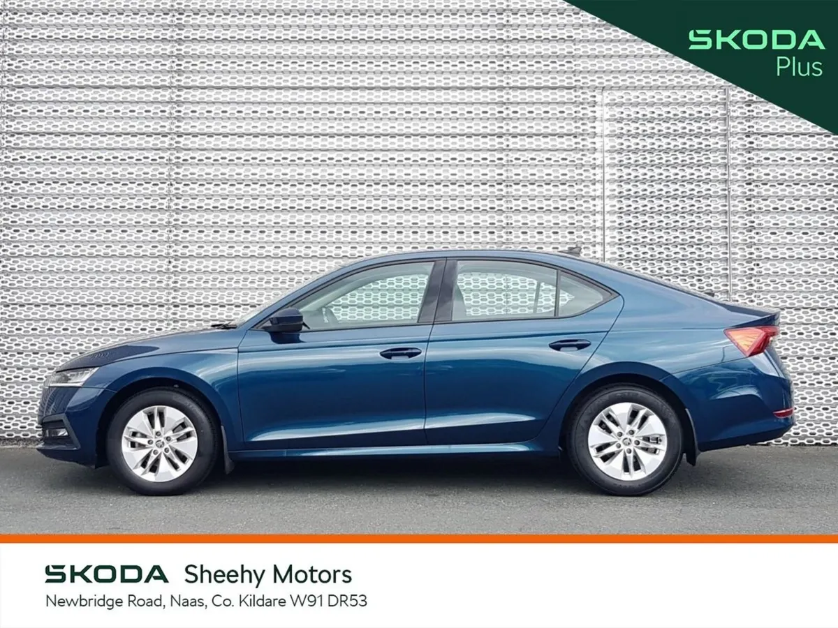 Skoda Octavia Saloon, Petrol, 2023, Blue