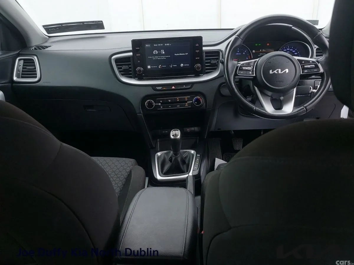 Kia Ceed Hatchback, Diesel Hybrid, 2023, White