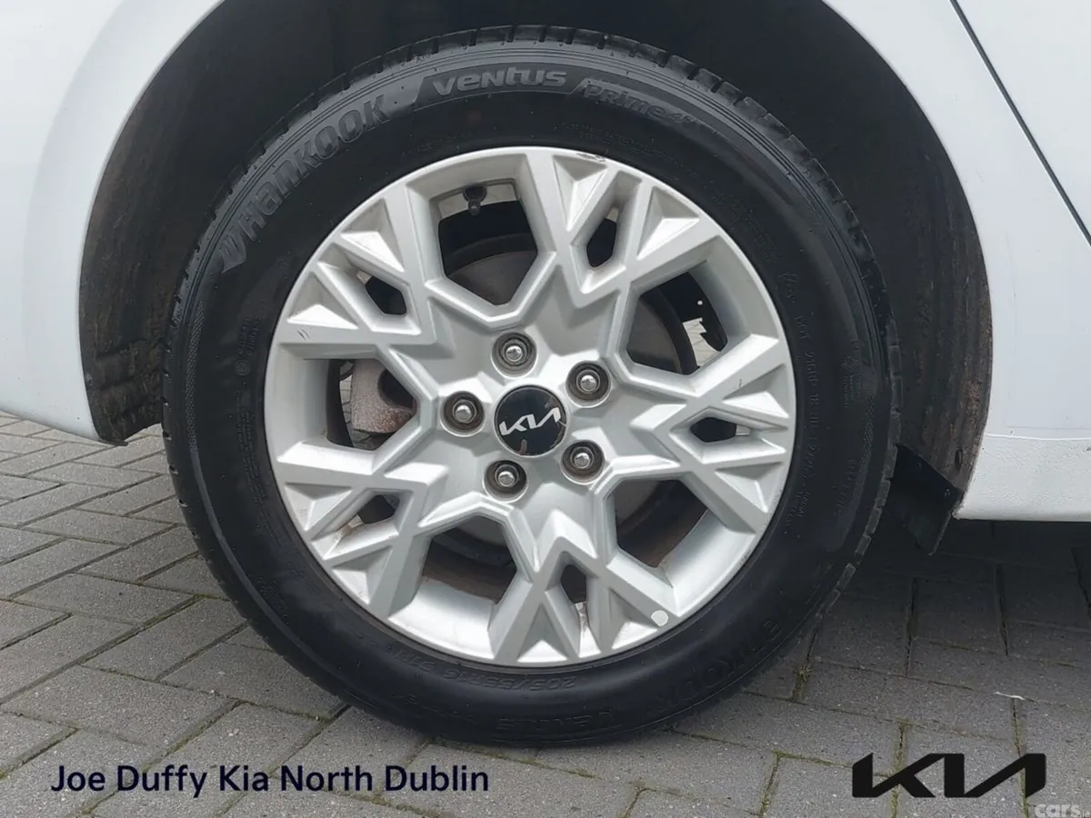 Kia Ceed Hatchback, Diesel Hybrid, 2023, White