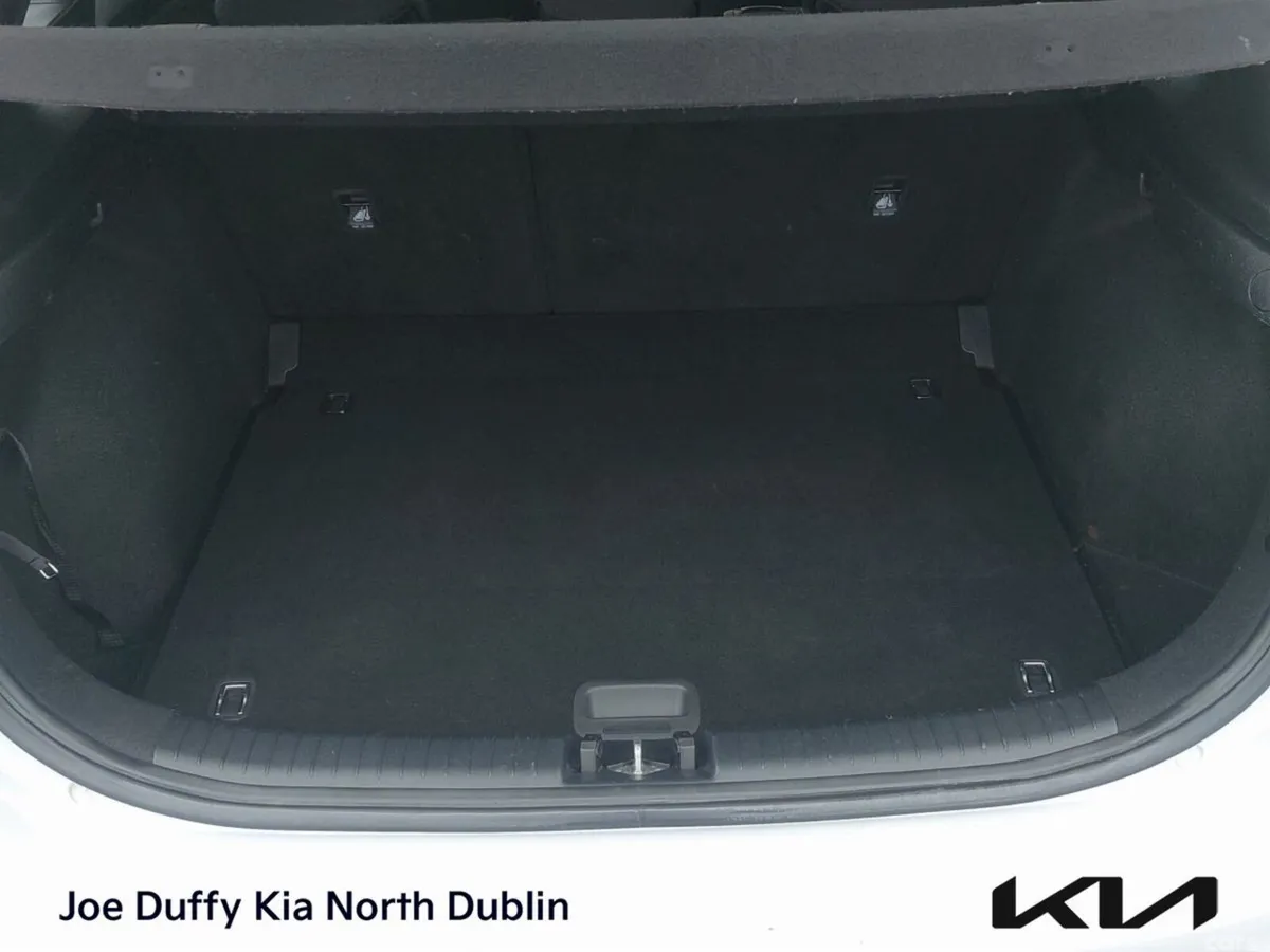 Kia Ceed Hatchback, Diesel Hybrid, 2023, White